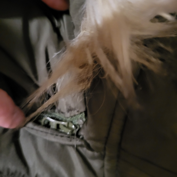 Gap puffer vest, women's size medium. NWOT. - Picture 4 of 11